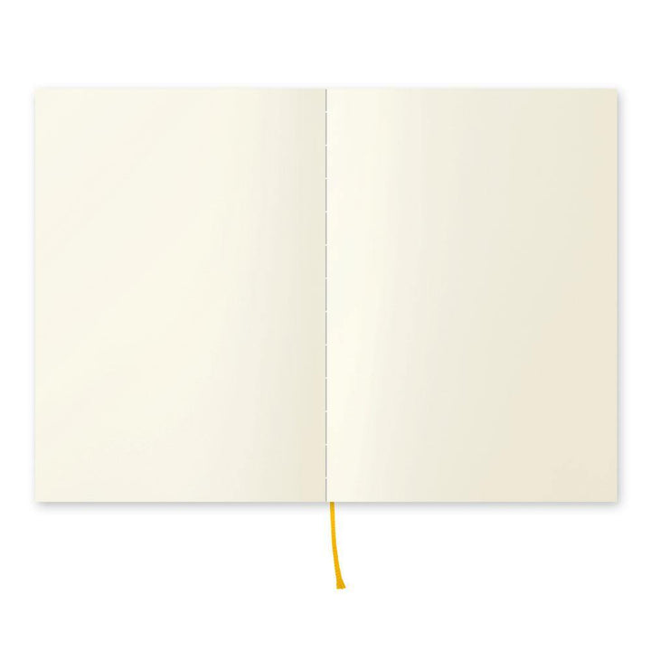 Midori MD Paper – MD Blank Notebook – A5 Plain Notebook (14.8 x 21cm)