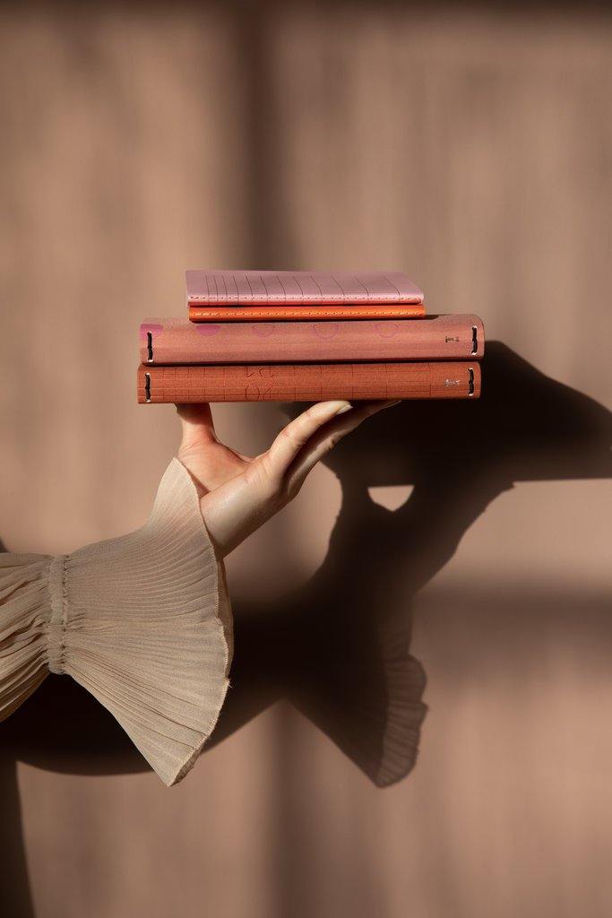 Tinne + Mia – Linnen Notebook with button Rose Dawn – Multi Notebook (12 x 21 cm)