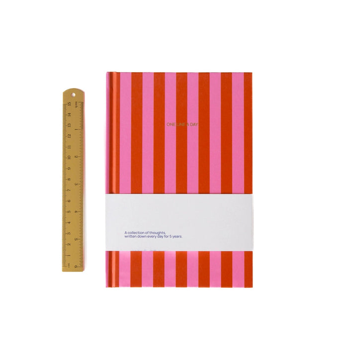 A-Journal - Journal d'une ligne par jour Stripes Pink - Journal de réflexions B6 (13 x 19 cm)