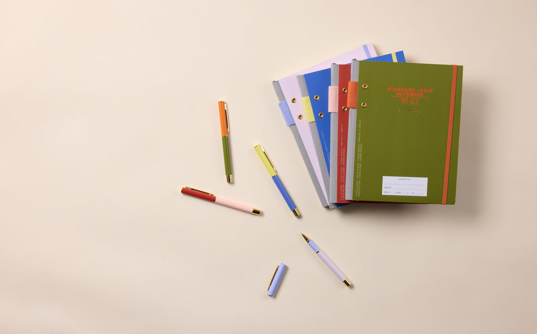 DesignWorks Ink Green Standard Issue Notitieboek nr. 80 19 x 26 cm Jumbo Journal Notebook met stoffen hoes, gouden accenten, gelinieerde pagina's, lintmarker voor werk, schrijven, dagboek DesignWorks Ink Green Standard Issue Notitieboek nr. 80 19 x 26 cm Jumbo Journal Notebook met stoffen hoes, gouden accenten, gelinieerde pagina's, lintmarker voor werk, schrijven, dagboek