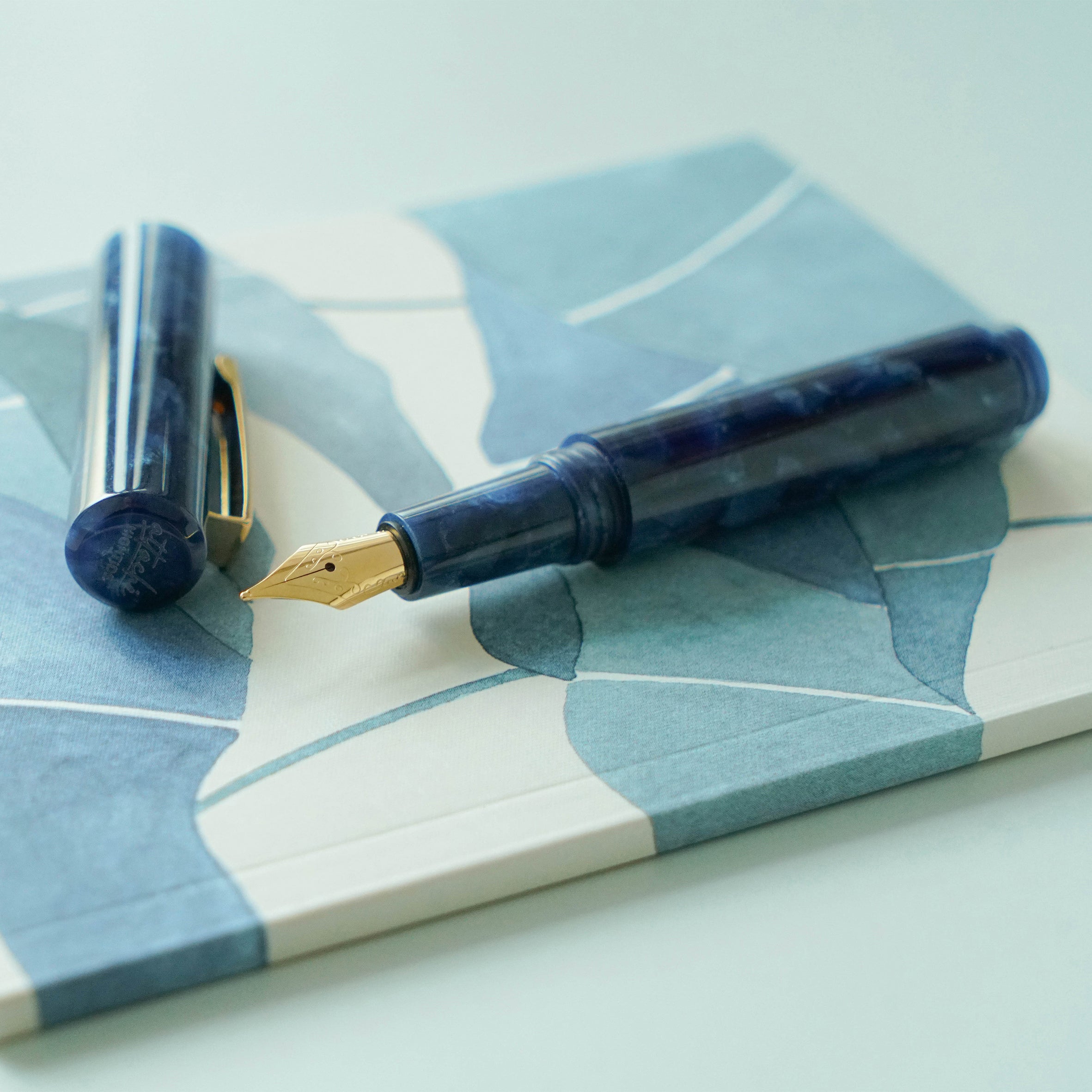 Hightide - Attaché Marbled Fountain Pen - Pen F (10.3 cm