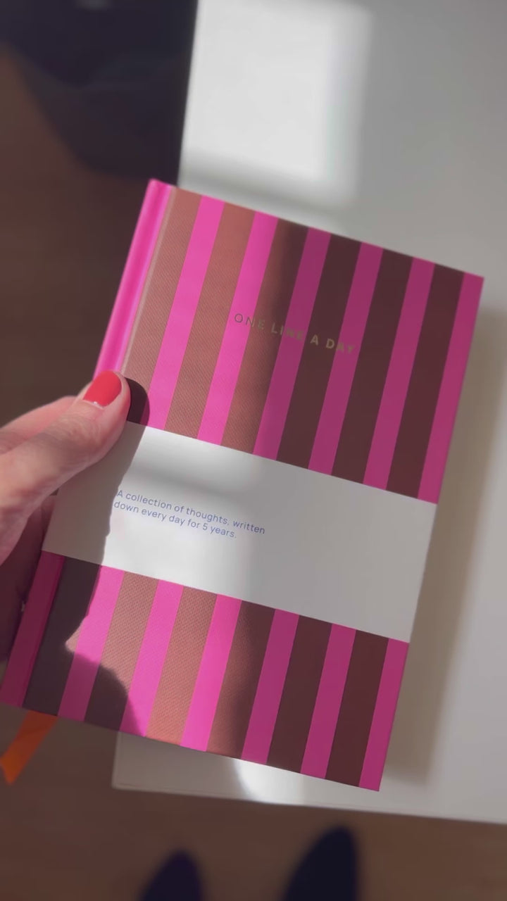 A-Journal - One Line A Day Journal Stripes - Diario de Reflexiones A5 (16 x 21,5 cm)