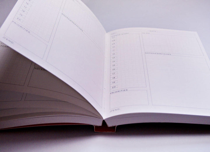 The Completist – Bookends Daily Planner – Planificador Diario A5 (15 x 21cm)