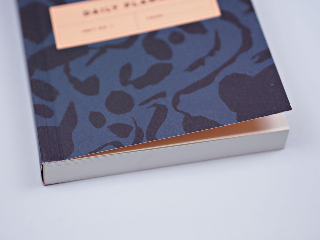 The Completist – Inky Daily Planner – Planificador Diario A5 (15 x 21cm)