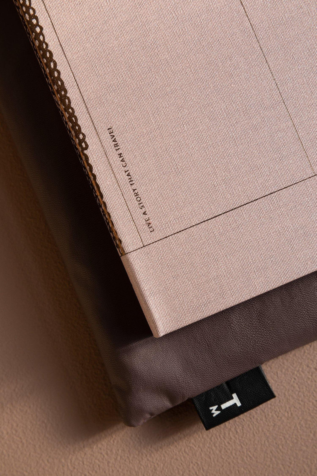 Tinne + Mia – Linen Notebook Rose Pâle – Cuaderno rayado y puntos A5 (18 x 22,5 cm)